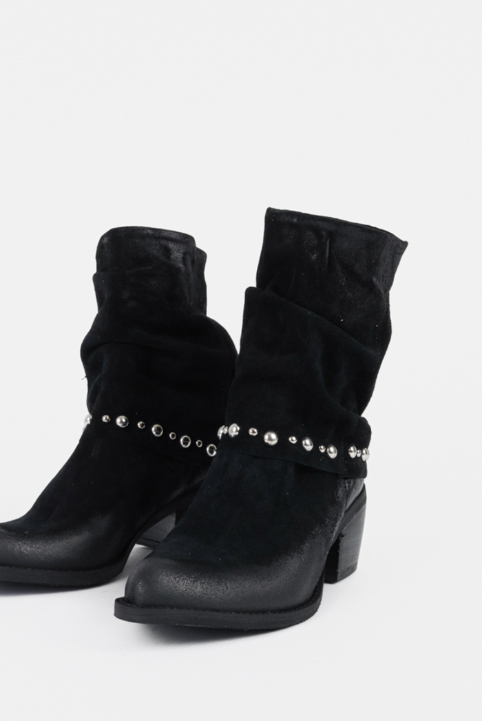 NELLE BLACK