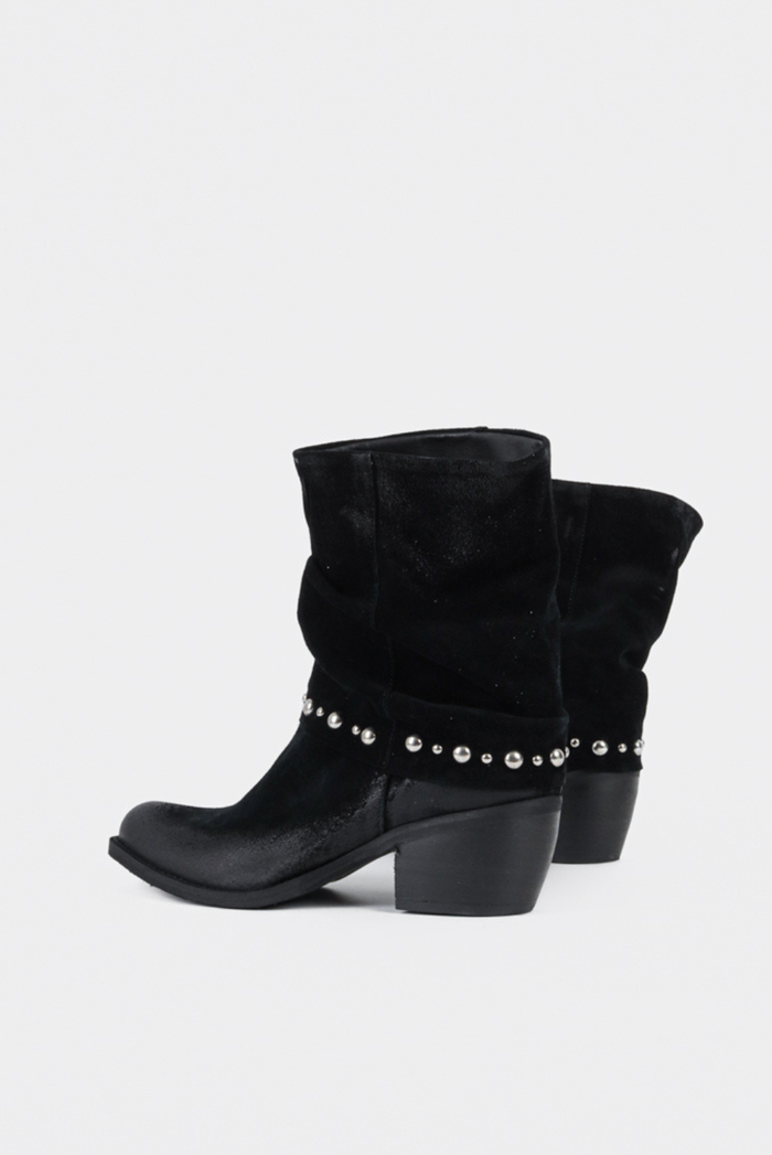 NELLE BLACK