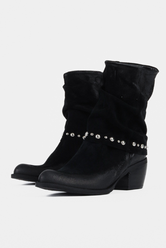 NELLE BLACK